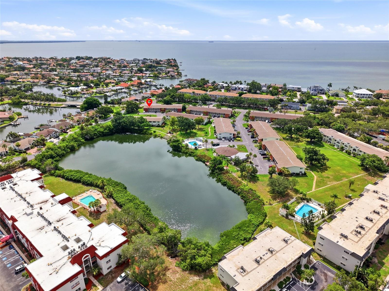 LAKE OVERLOOK APTS - Residential