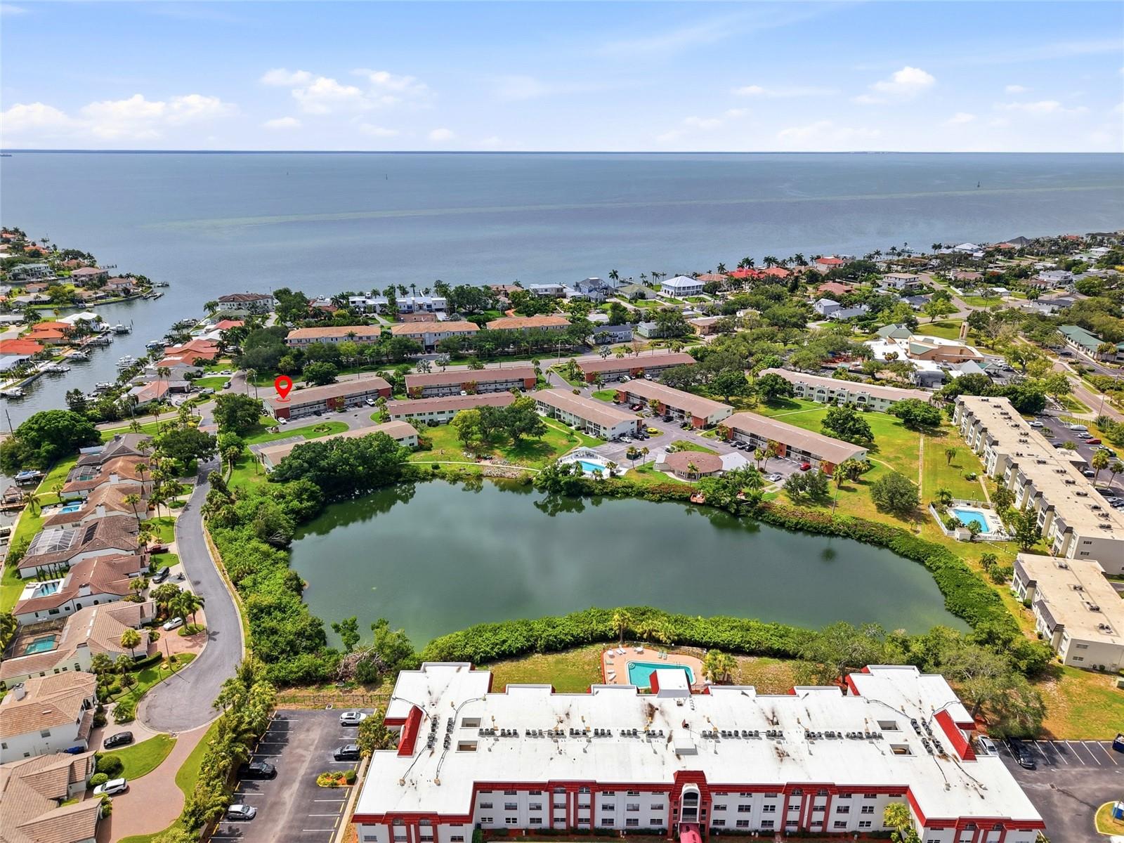LAKE OVERLOOK APTS - Residential