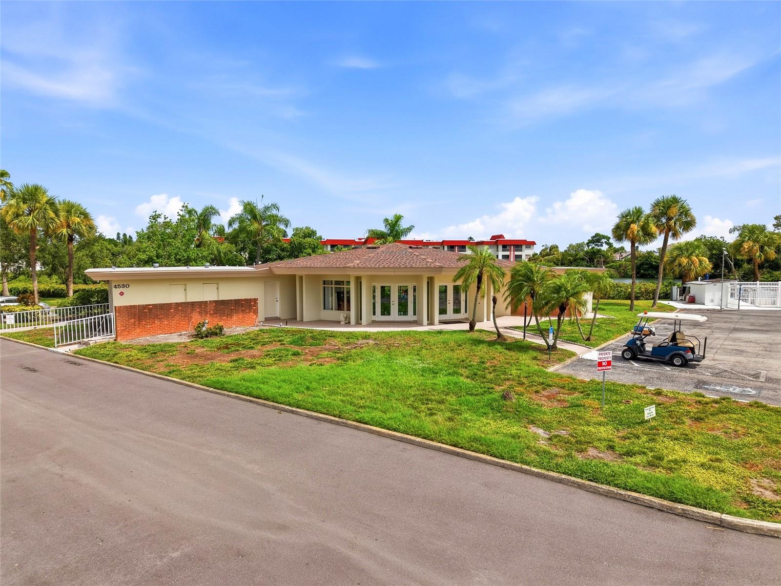 LAKE OVERLOOK APTS - Residential