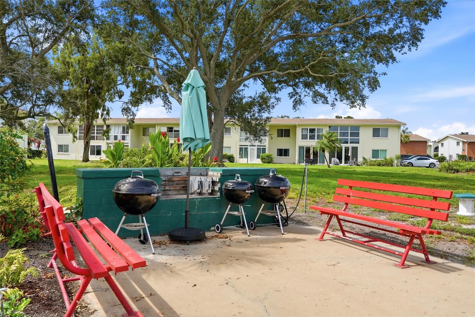 LAKE OVERLOOK APTS - Residential