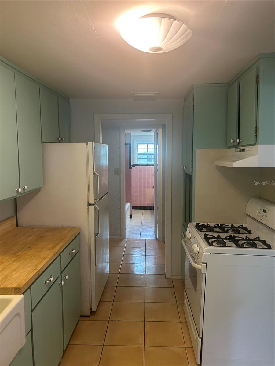 D F GORHAMS SUB - Residential Lease