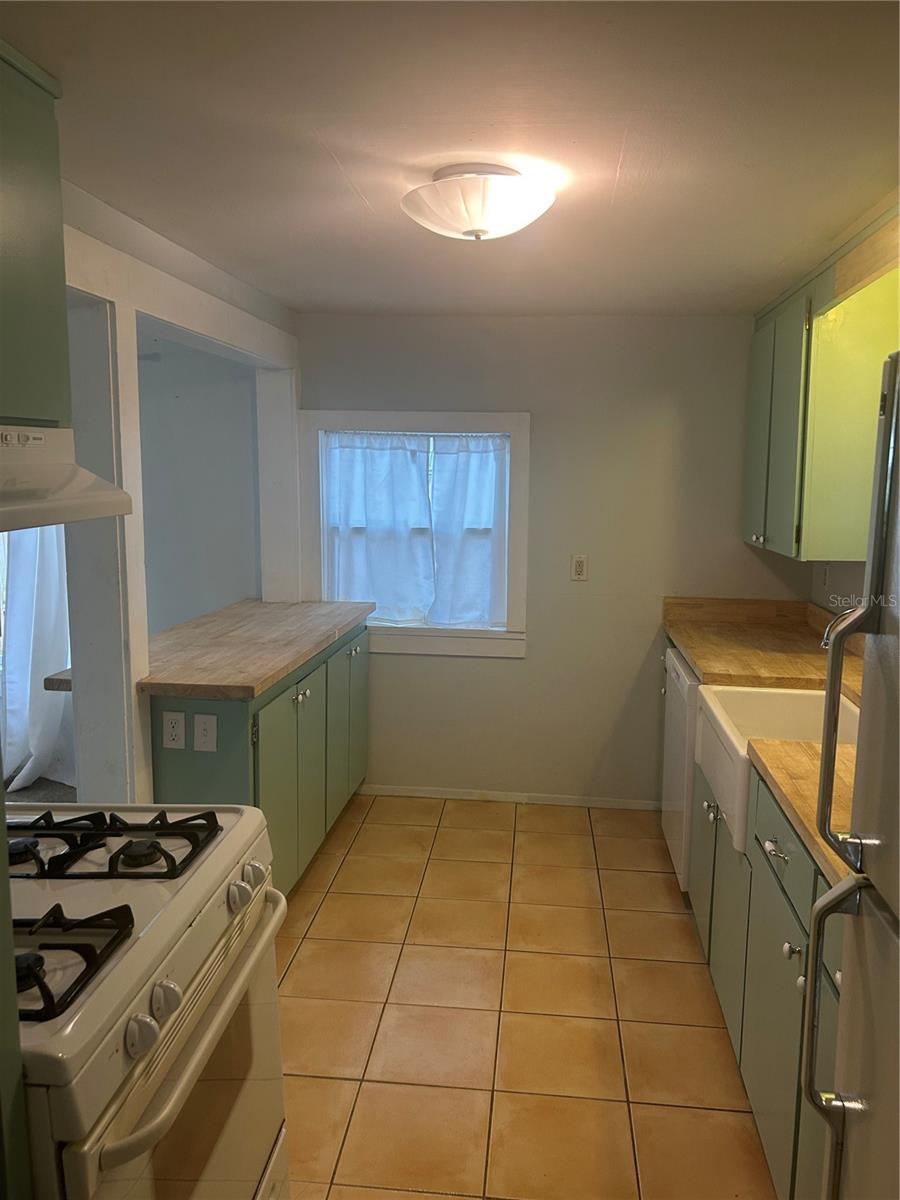 D F GORHAMS SUB - Residential Lease