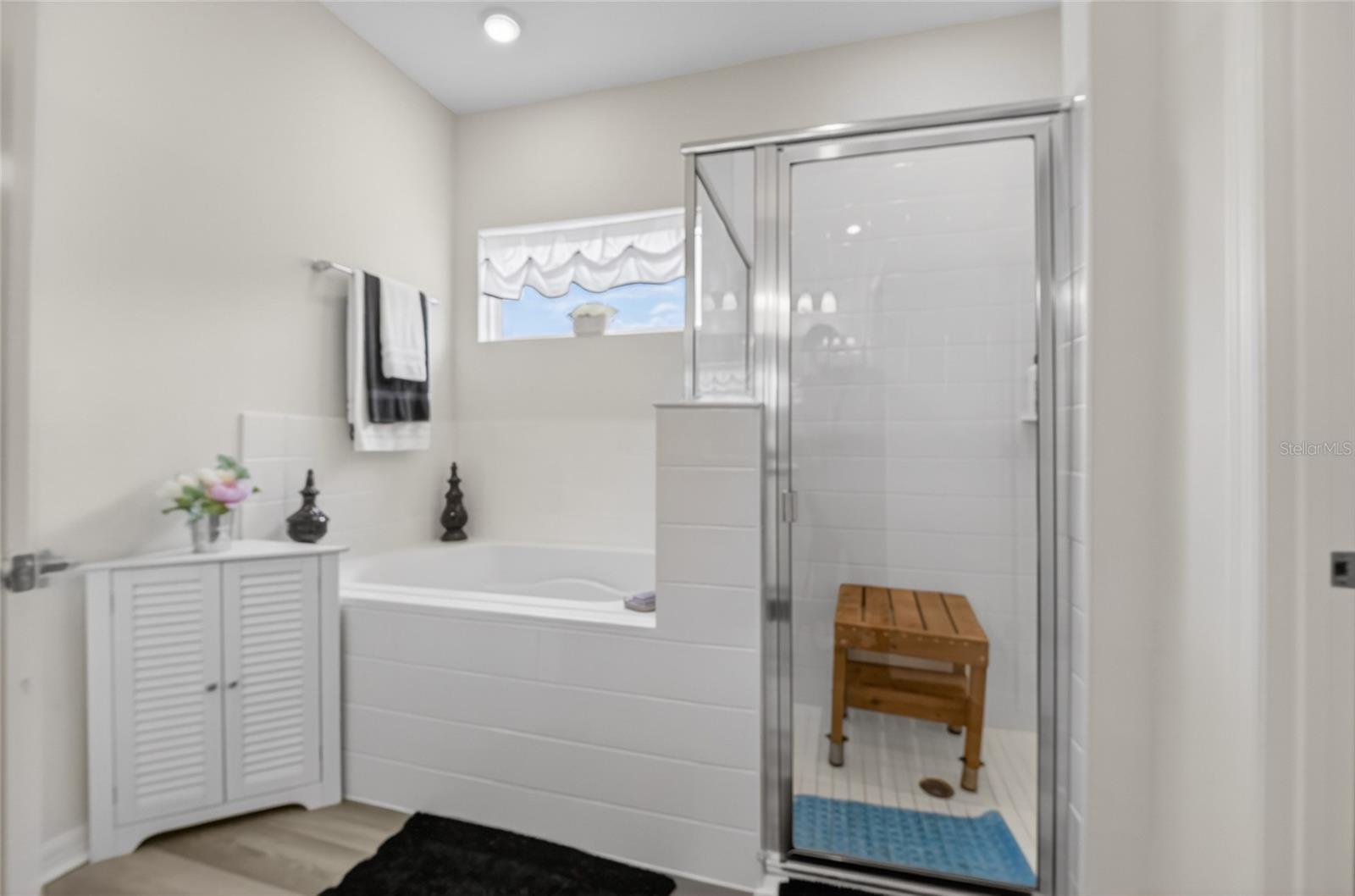 SUMMERCREST - Residential