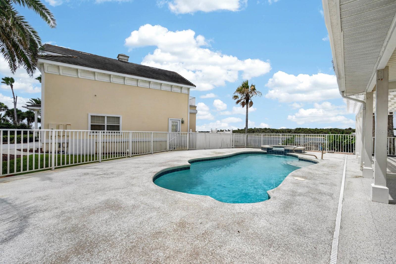 SUMMER ISLAND PH 01 - Residential