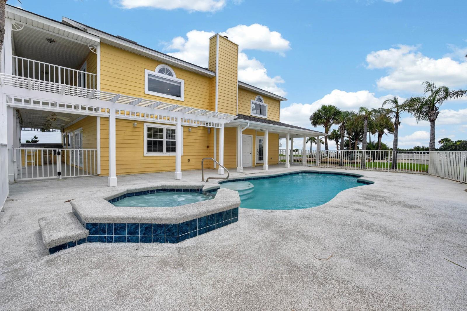 SUMMER ISLAND PH 01 - Residential