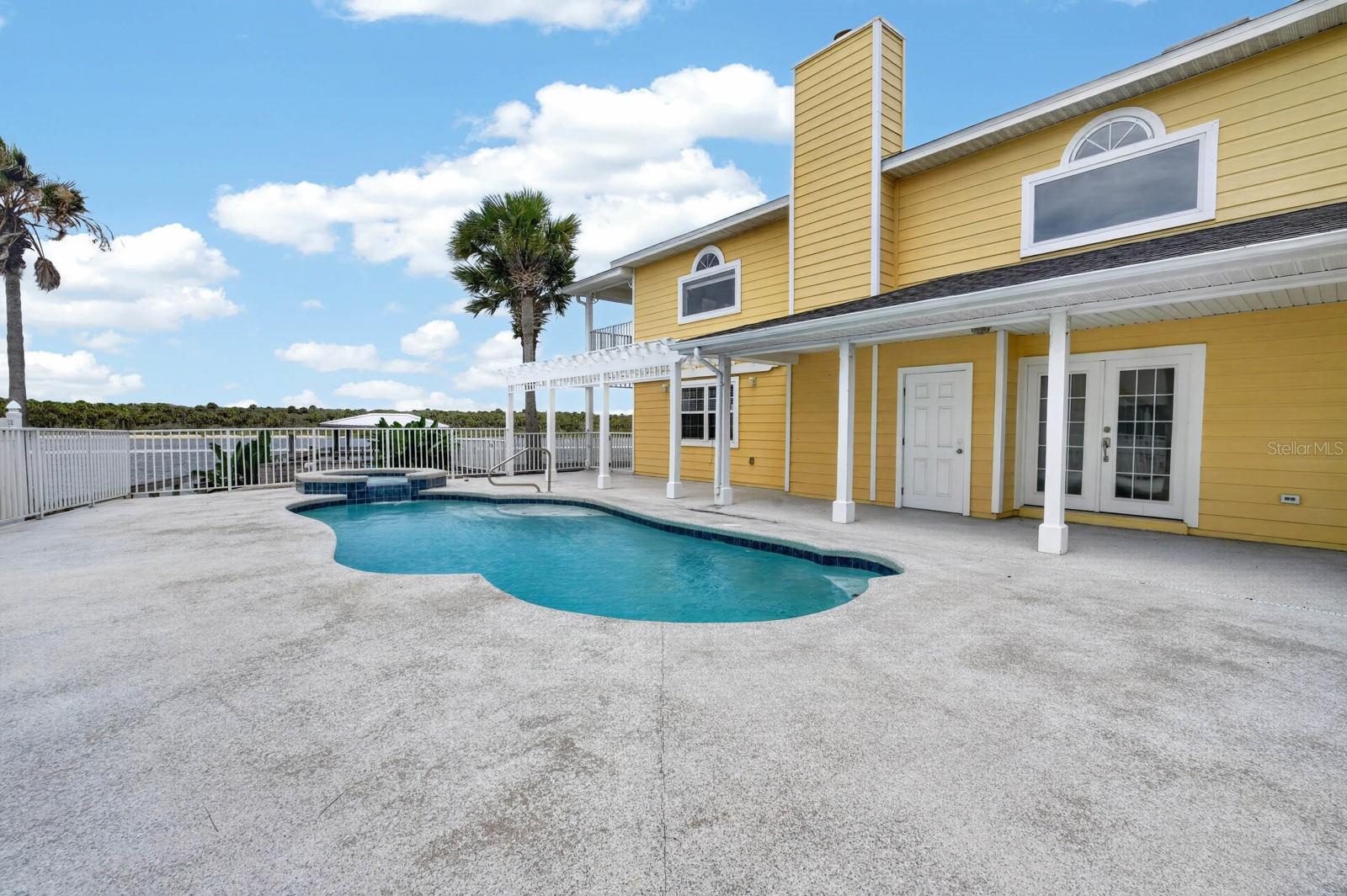 SUMMER ISLAND PH 01 - Residential