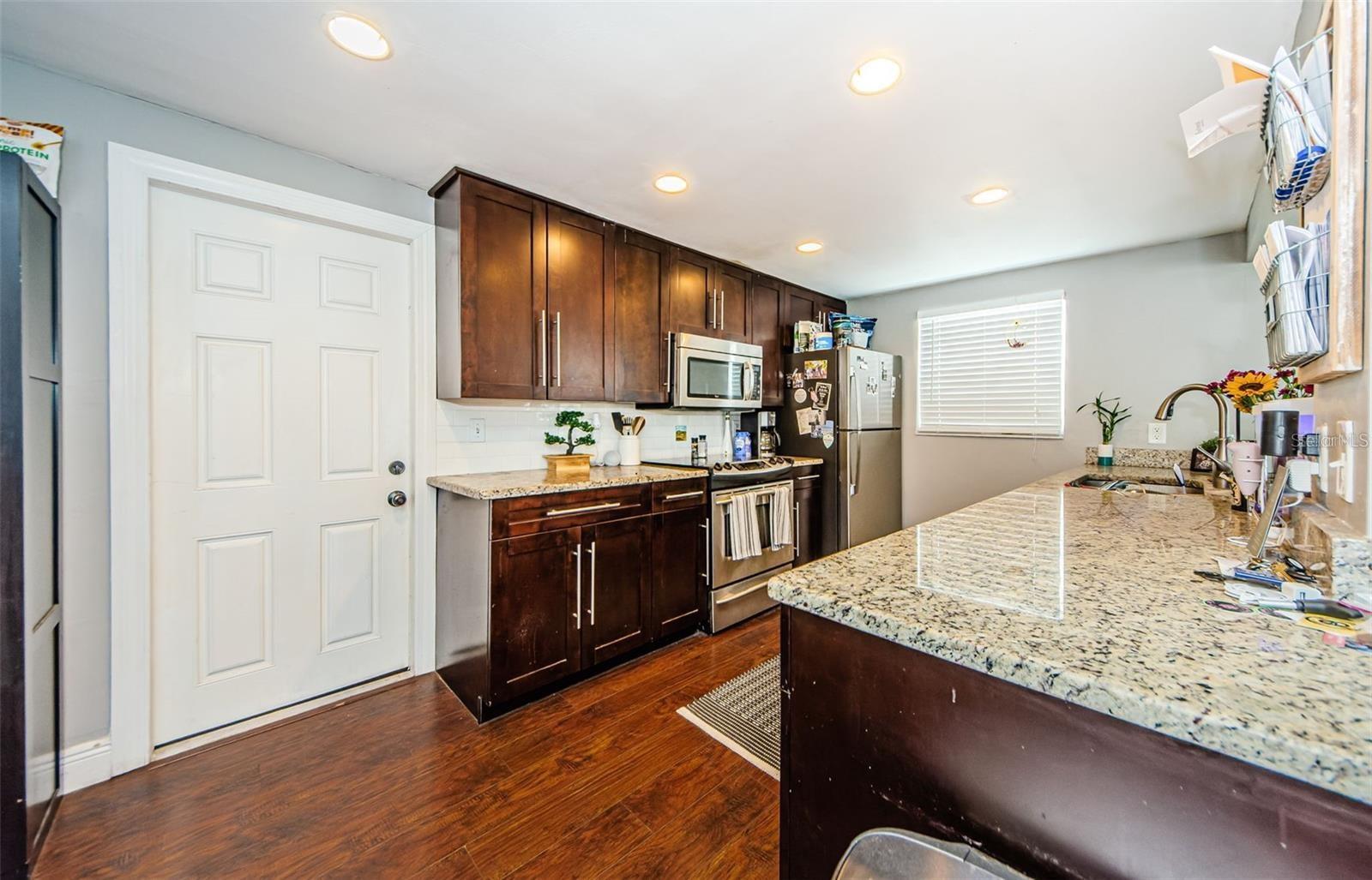 COLONIAL HILLS - Residential Lease