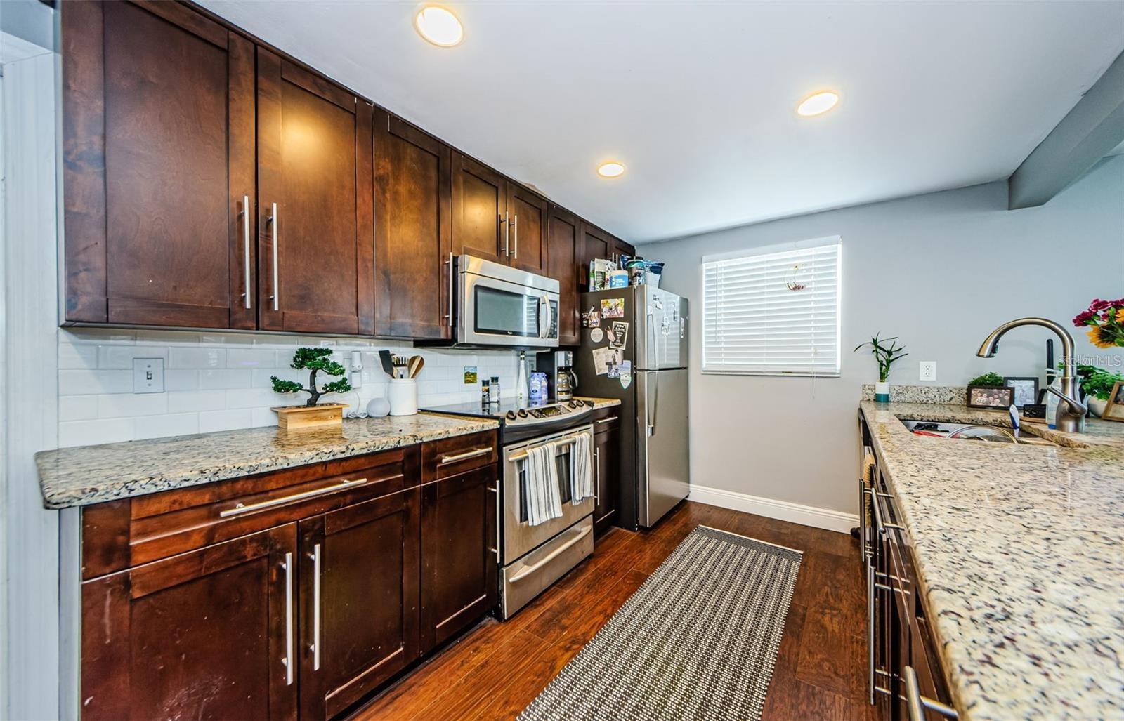 COLONIAL HILLS - Residential Lease