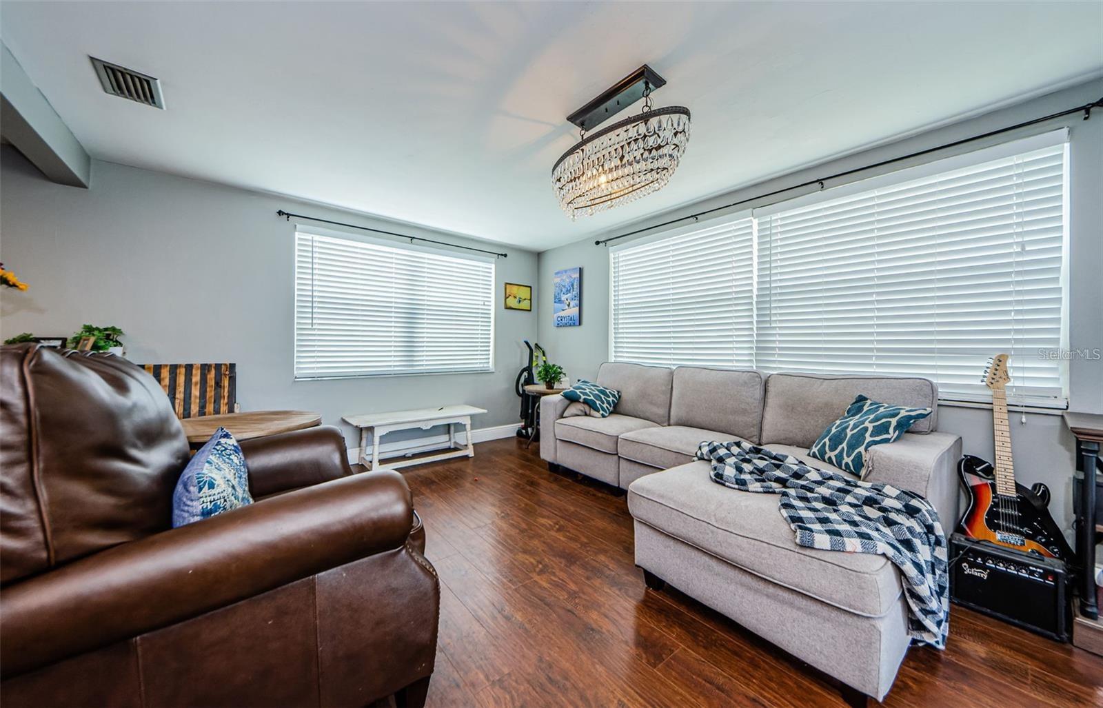 COLONIAL HILLS - Residential Lease
