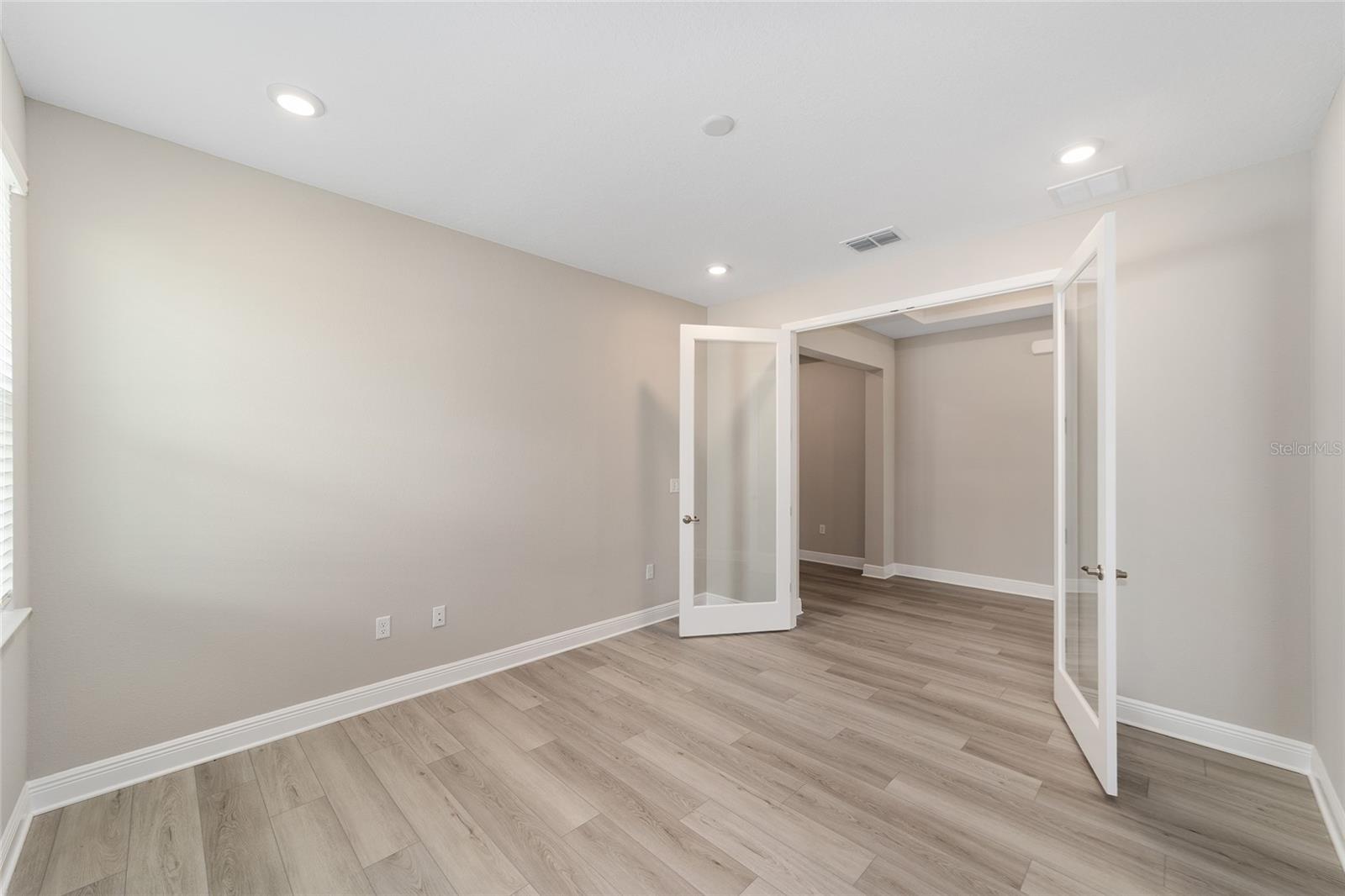 ON TOP OF THE WORLD - Residential Lease