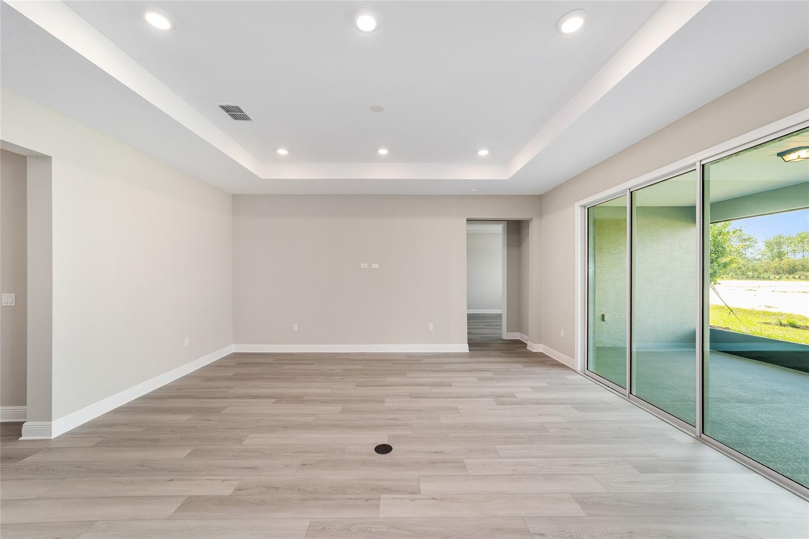 ON TOP OF THE WORLD - Residential Lease