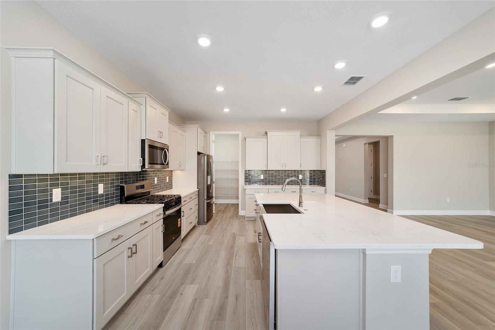 ON TOP OF THE WORLD - Residential Lease