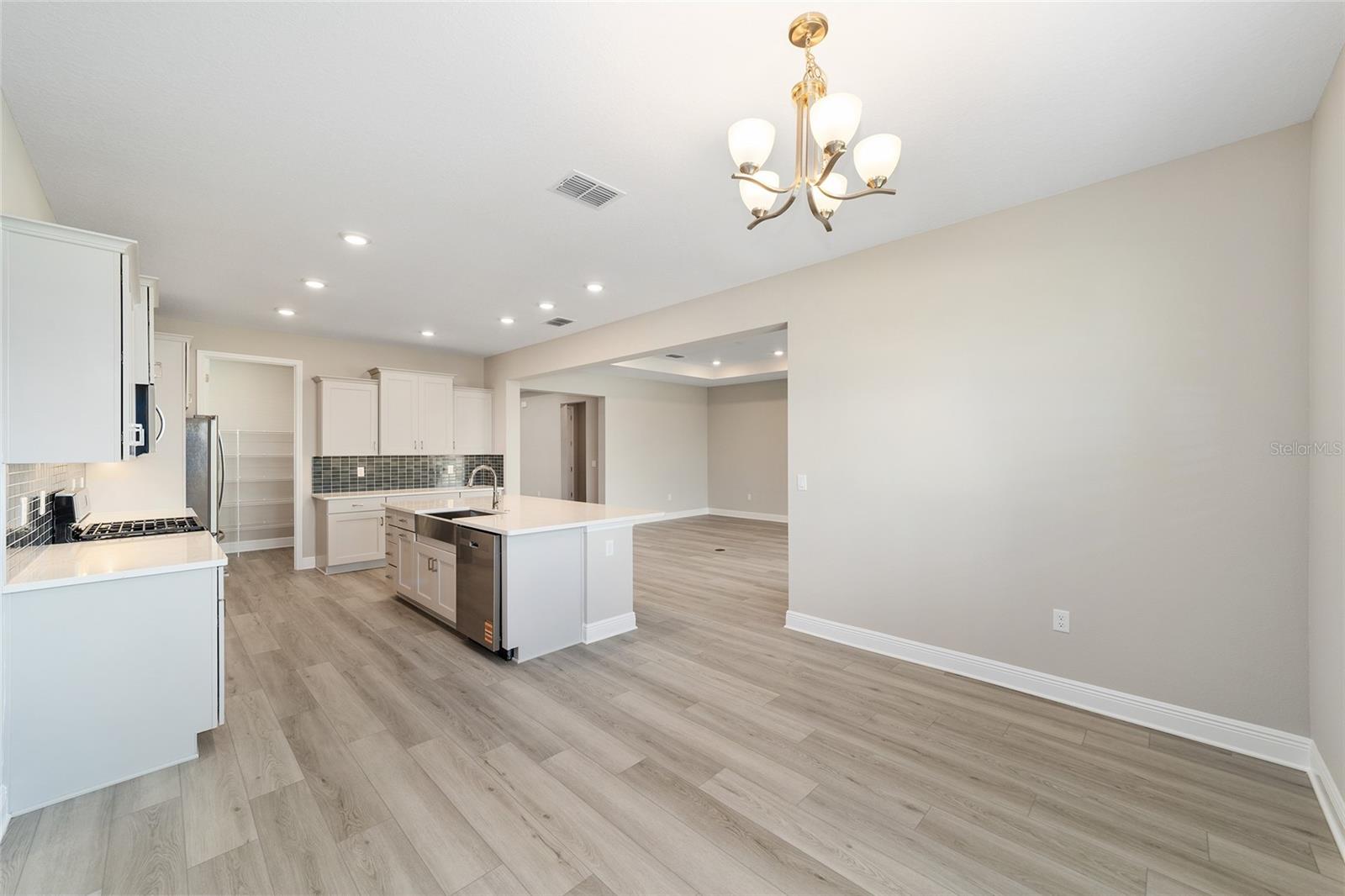 ON TOP OF THE WORLD - Residential Lease