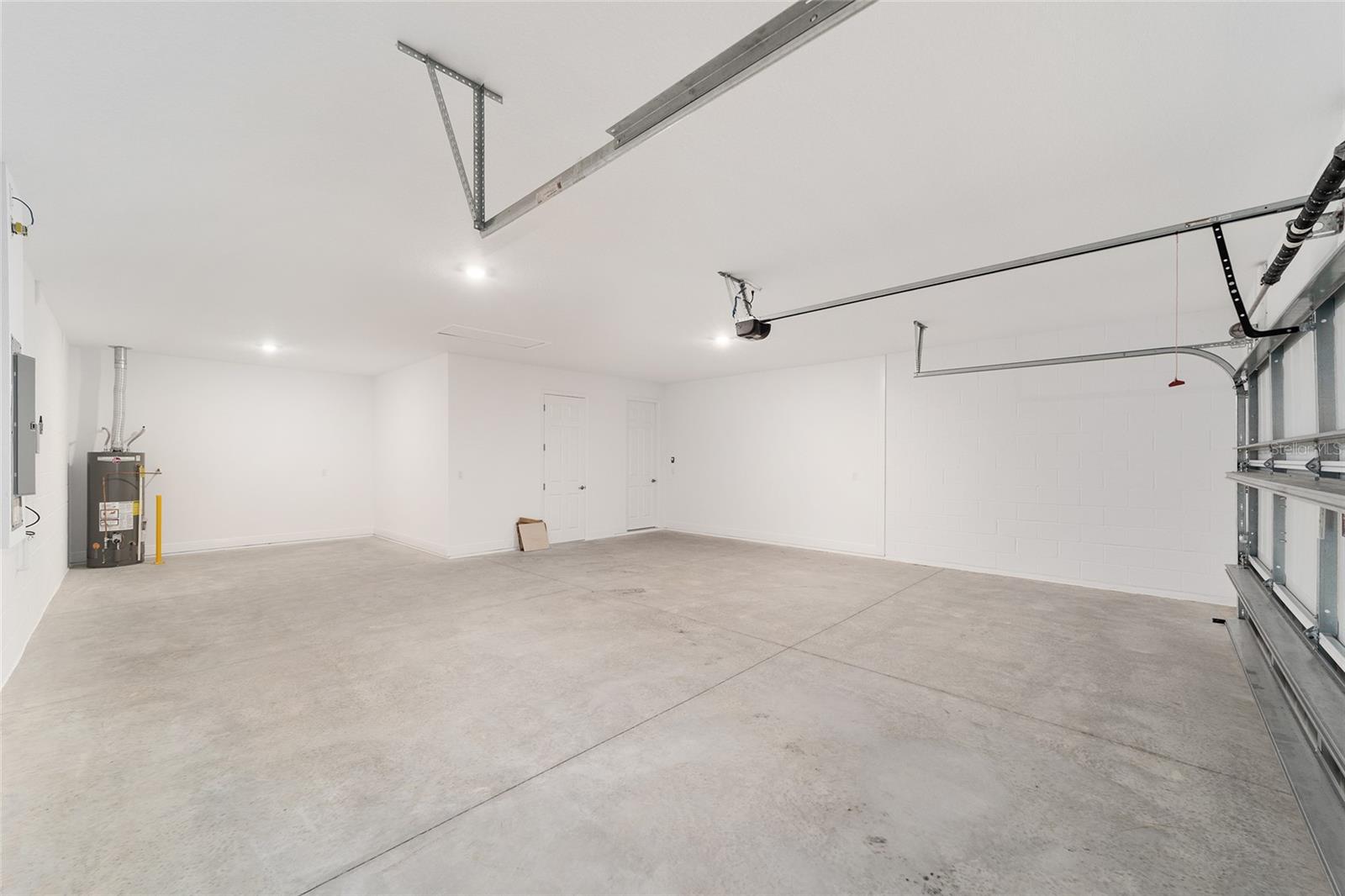ON TOP OF THE WORLD - Residential Lease