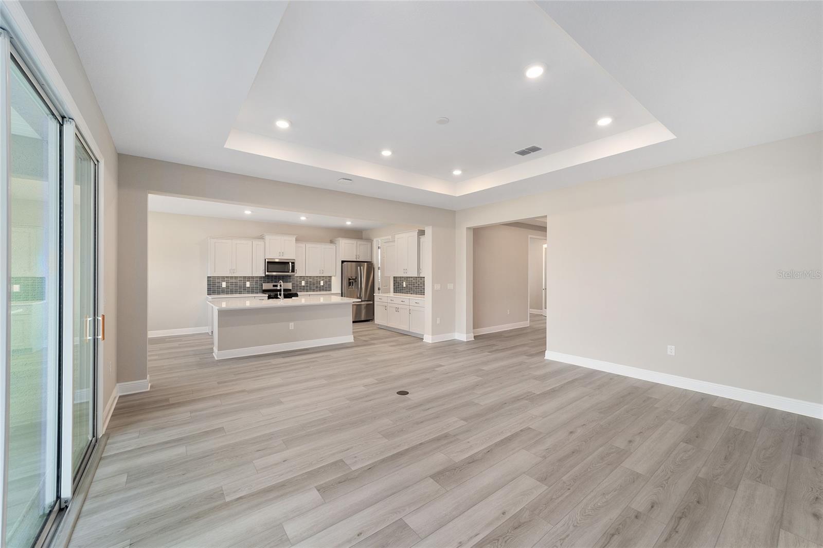 ON TOP OF THE WORLD - Residential Lease