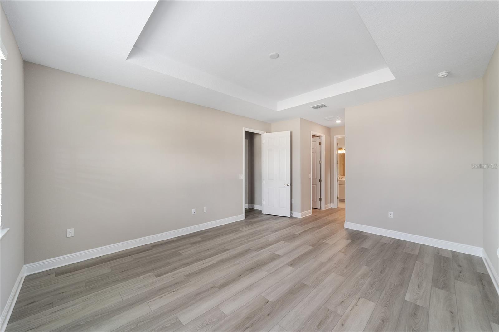 ON TOP OF THE WORLD - Residential Lease