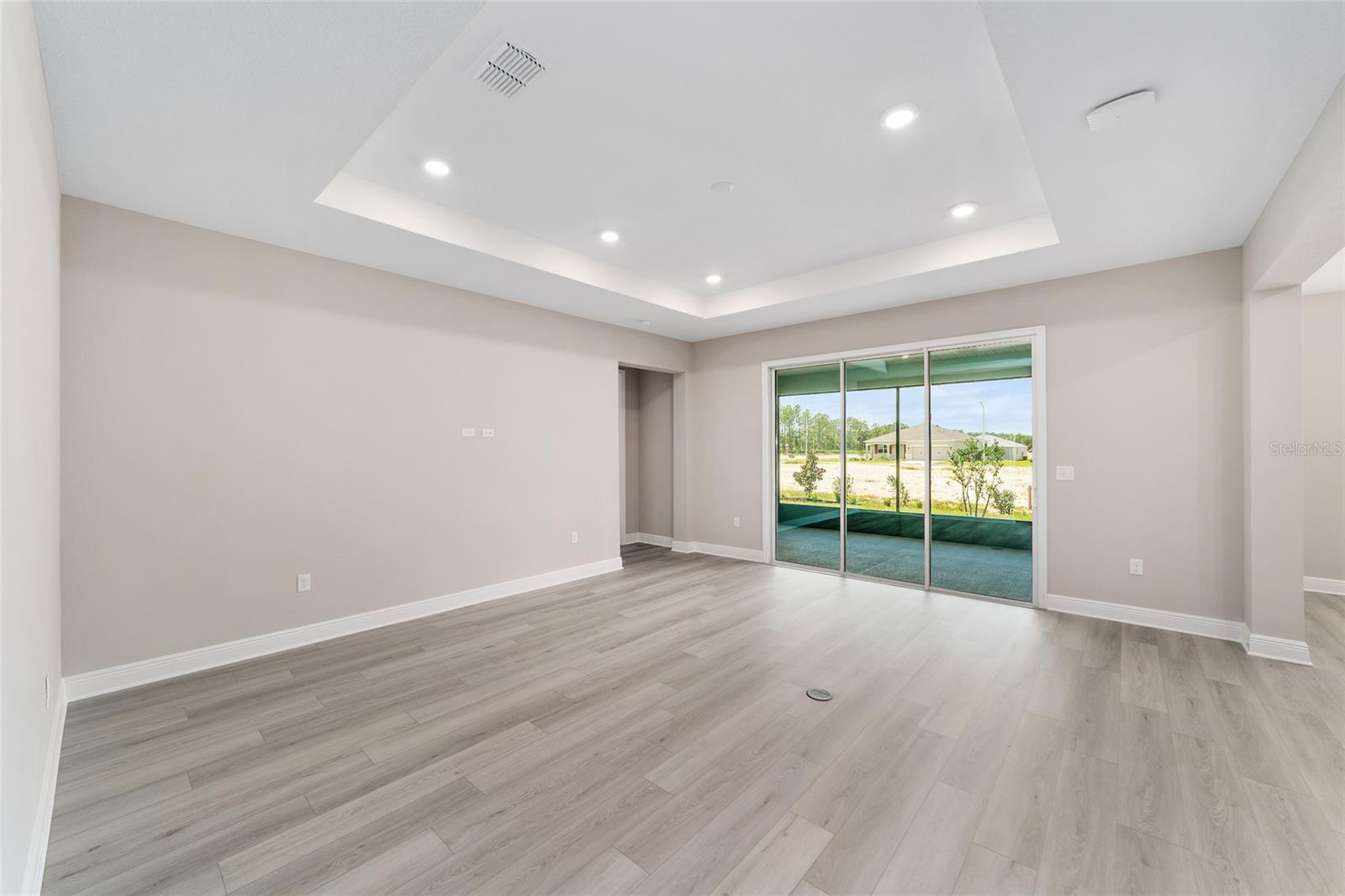 ON TOP OF THE WORLD - Residential Lease