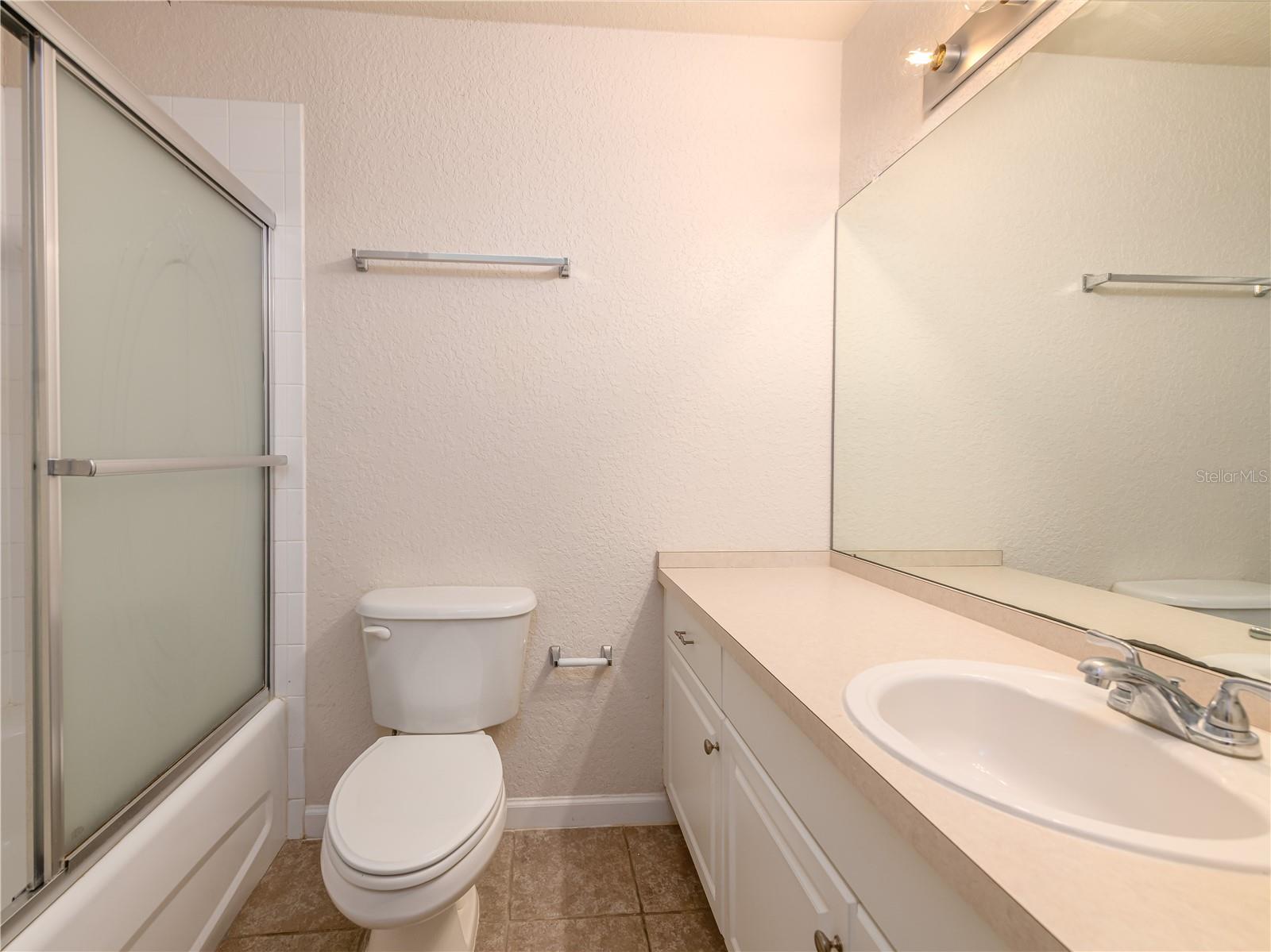 EMERALD POINTE TWNHM - Residential Lease