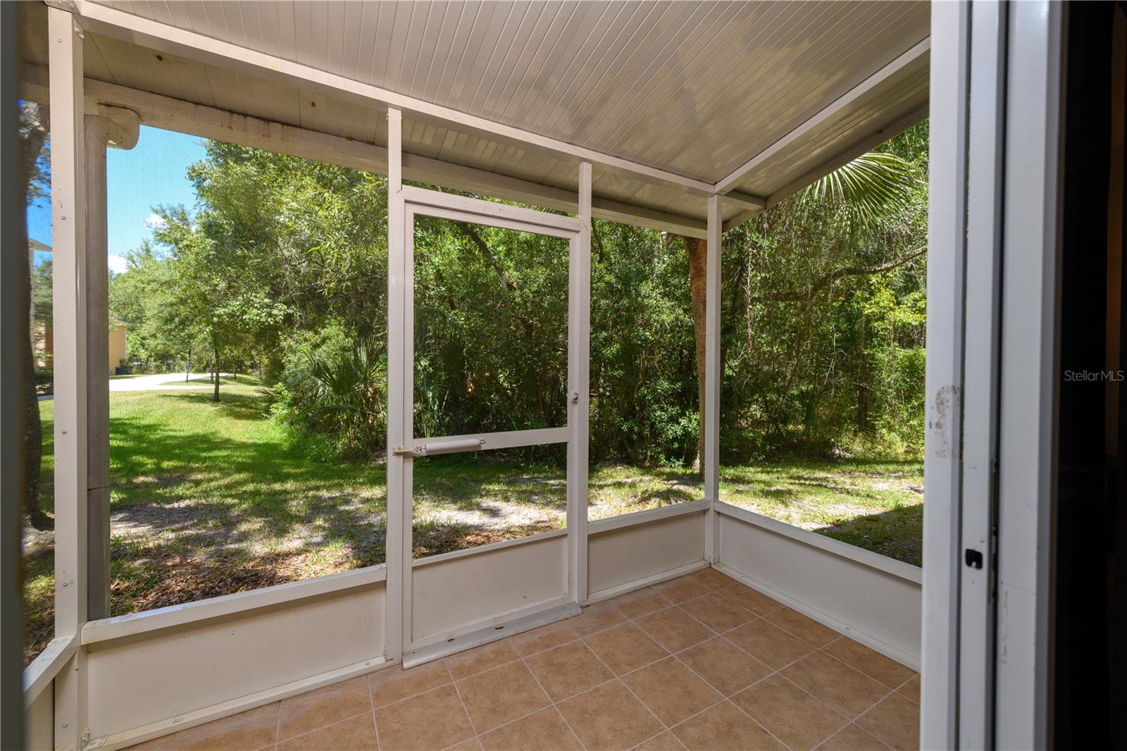 EMERALD POINTE TWNHM - Residential Lease