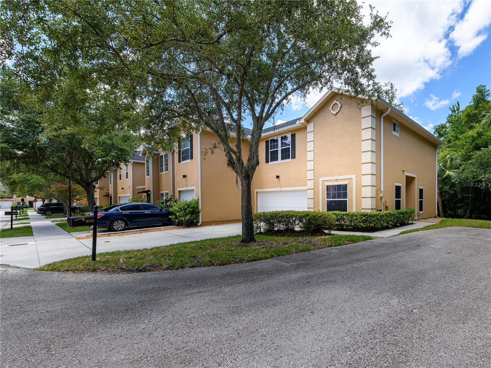 EMERALD POINTE TWNHM - Residential Lease