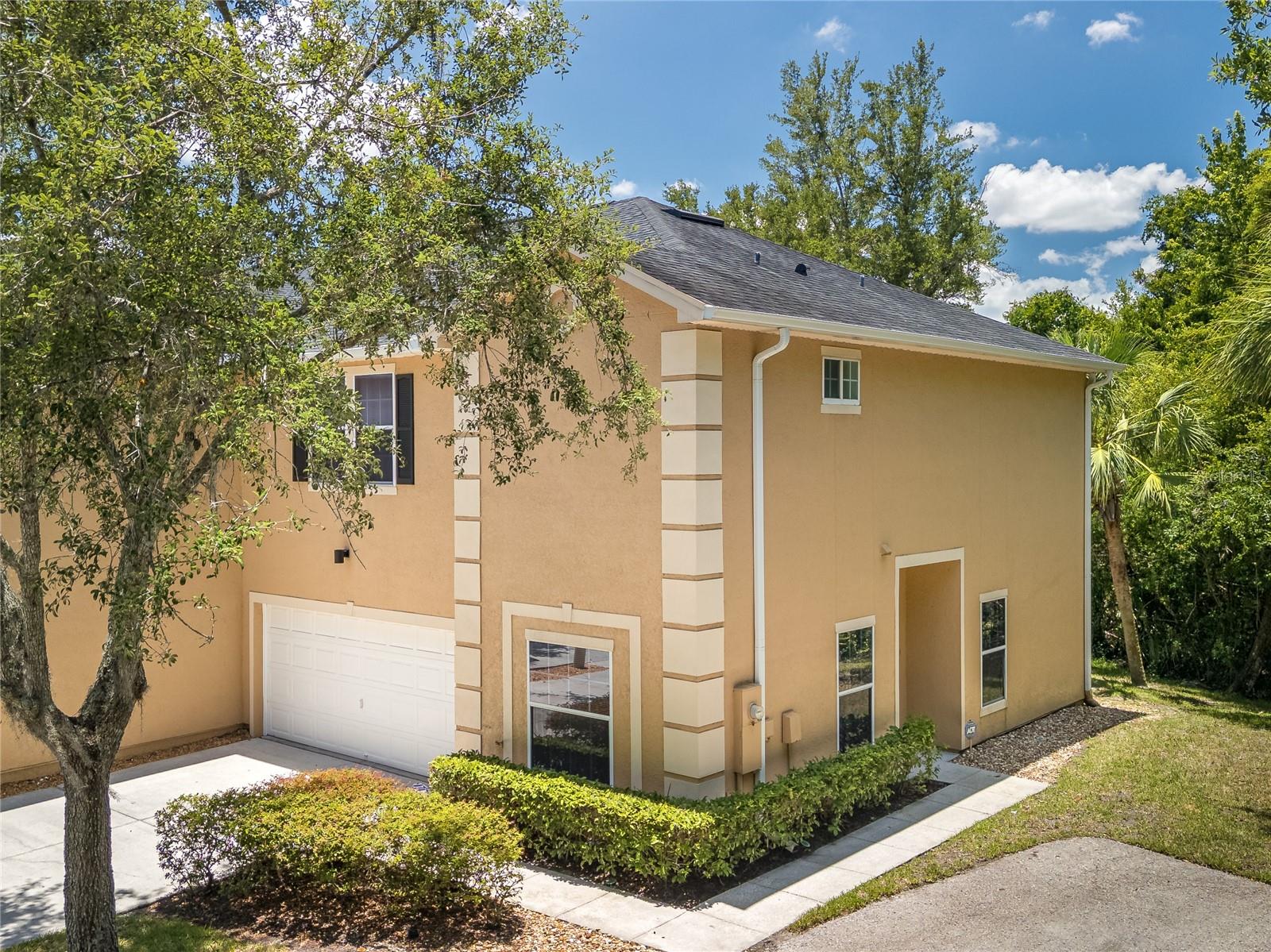 EMERALD POINTE TWNHM - Residential Lease