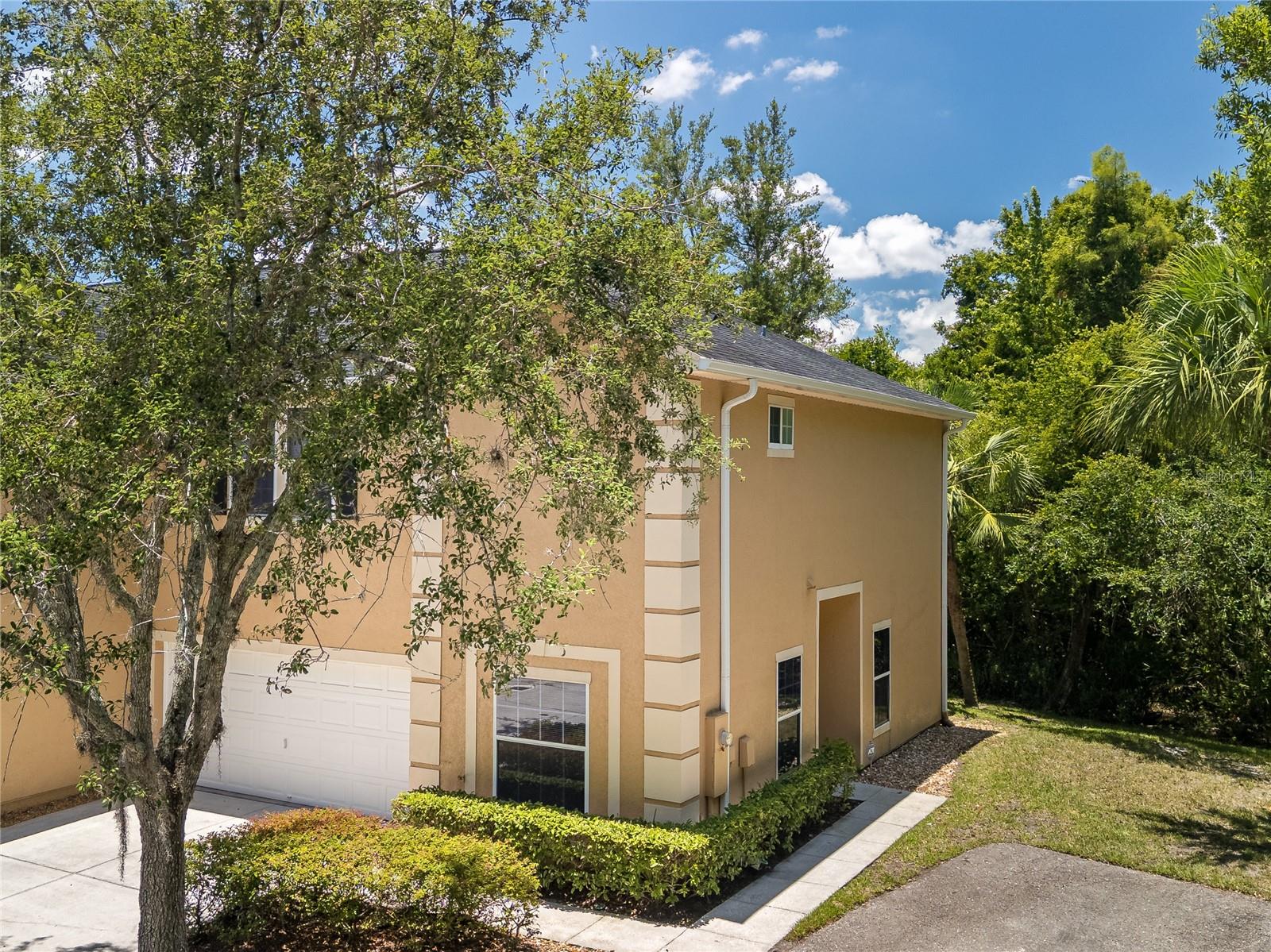EMERALD POINTE TWNHM - Residential Lease