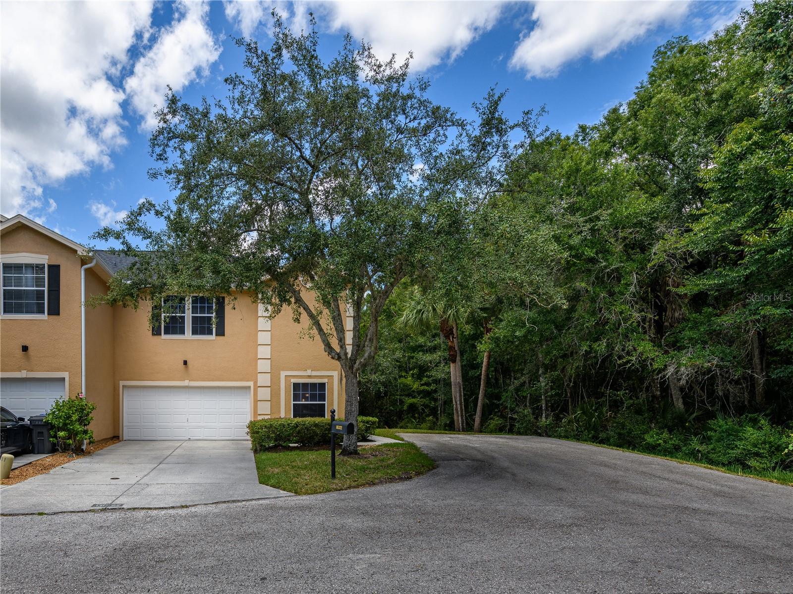 EMERALD POINTE TWNHM - Residential Lease