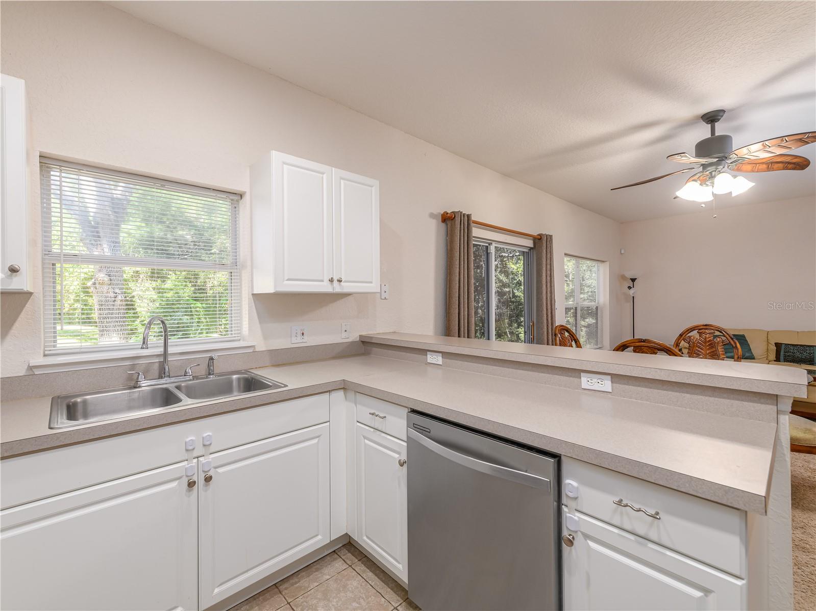 EMERALD POINTE TWNHM - Residential Lease