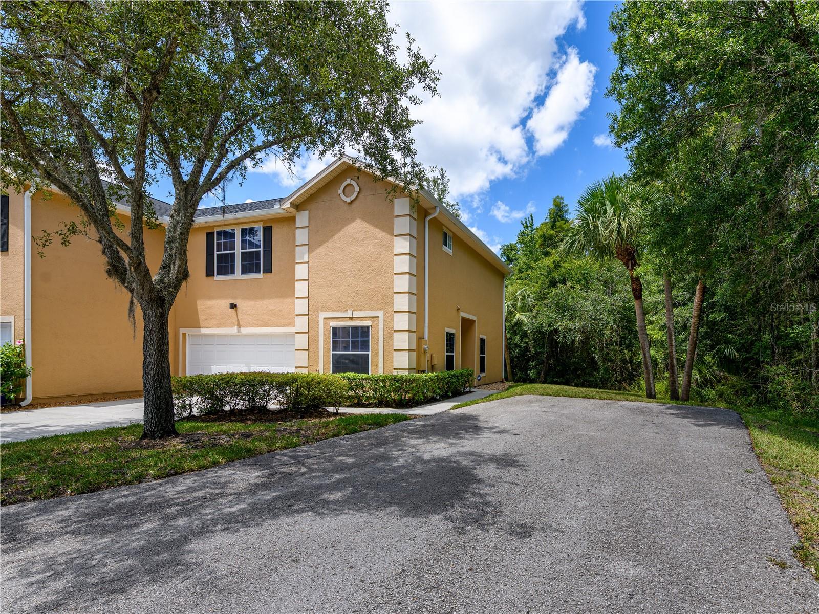EMERALD POINTE TWNHM - Residential Lease