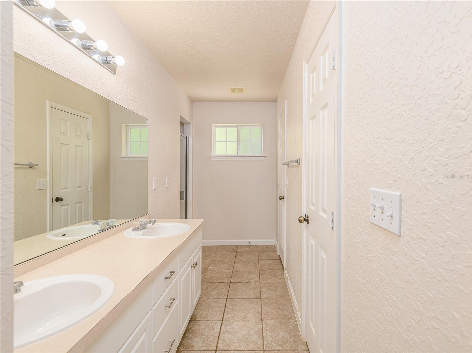 EMERALD POINTE TWNHM - Residential Lease