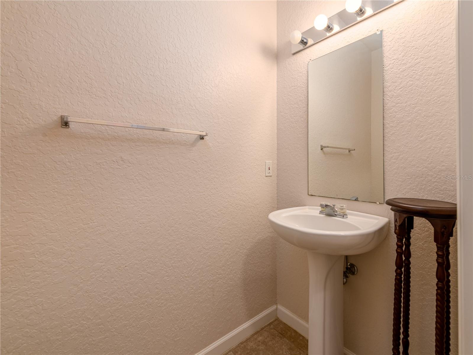 EMERALD POINTE TWNHM - Residential Lease