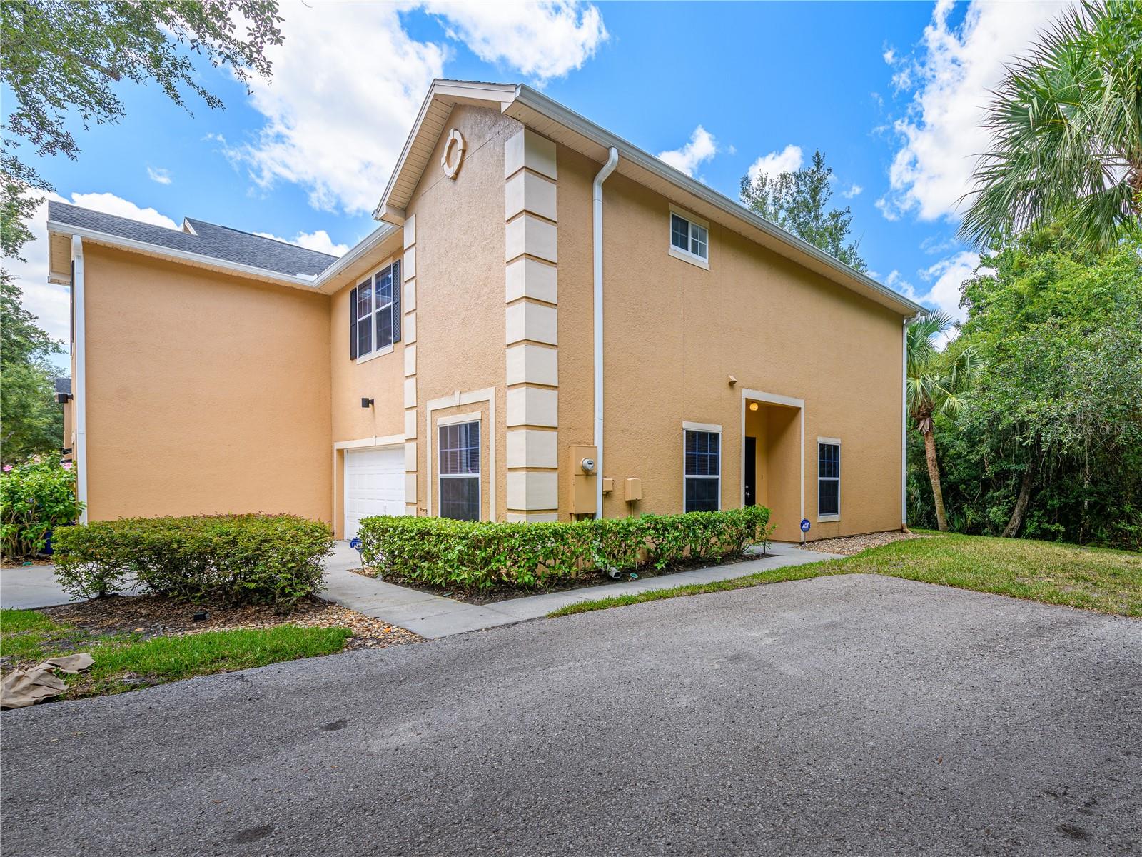 EMERALD POINTE TWNHM - Residential Lease