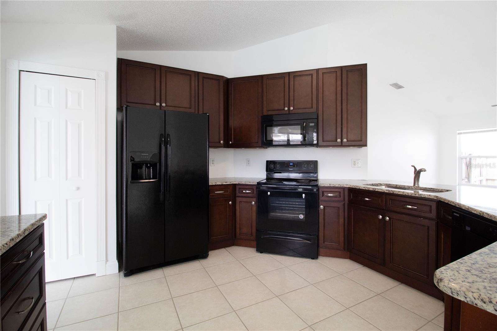 LINDFIELDS UNIT 04 - Residential Lease