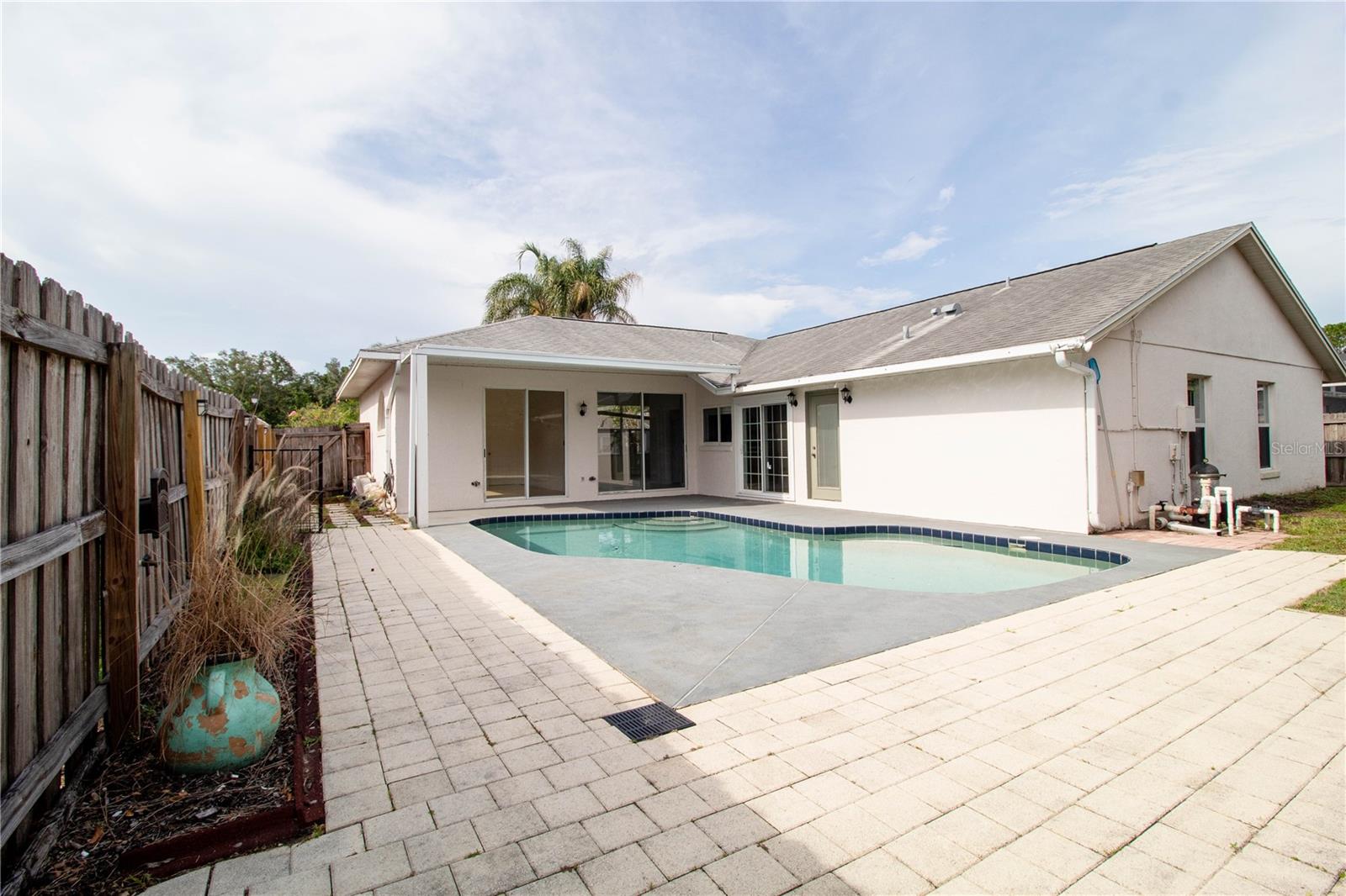 LINDFIELDS UNIT 04 - Residential Lease
