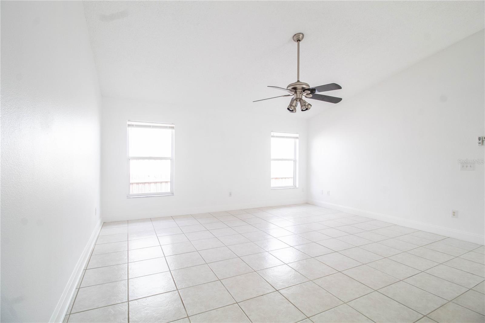 LINDFIELDS UNIT 04 - Residential Lease