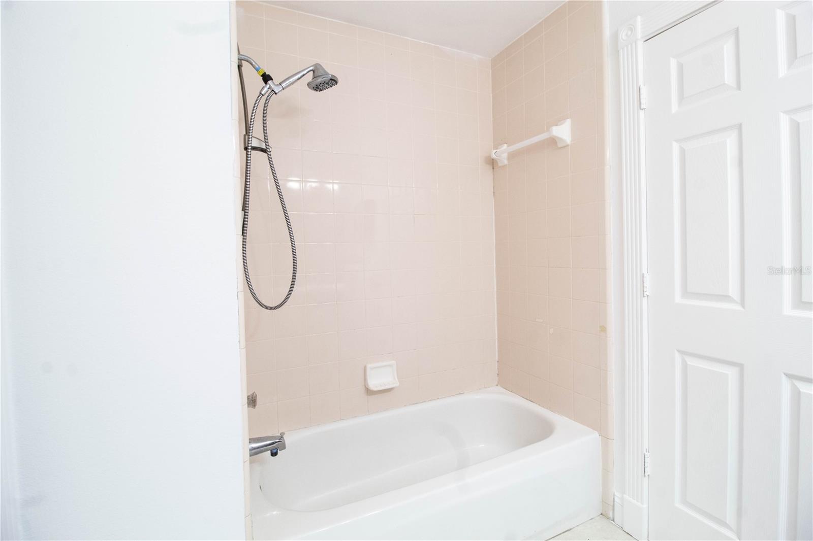 LINDFIELDS UNIT 04 - Residential Lease