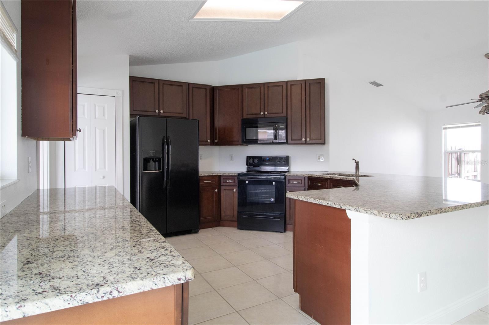 LINDFIELDS UNIT 04 - Residential Lease