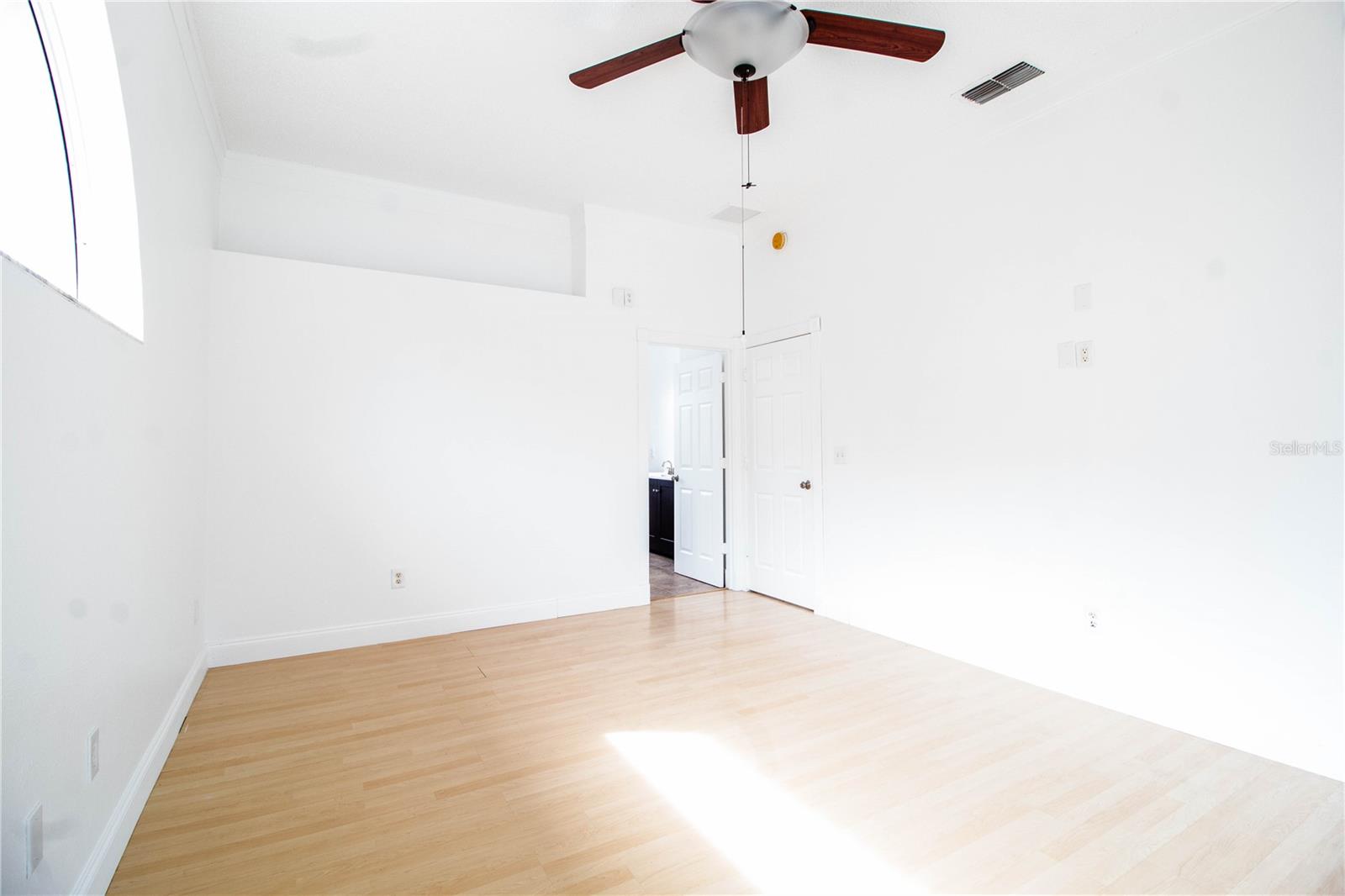 LINDFIELDS UNIT 04 - Residential Lease