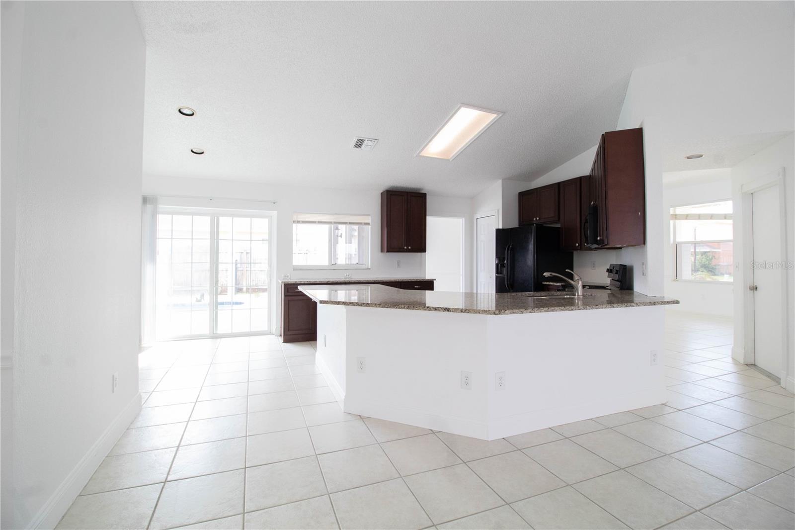 LINDFIELDS UNIT 04 - Residential Lease