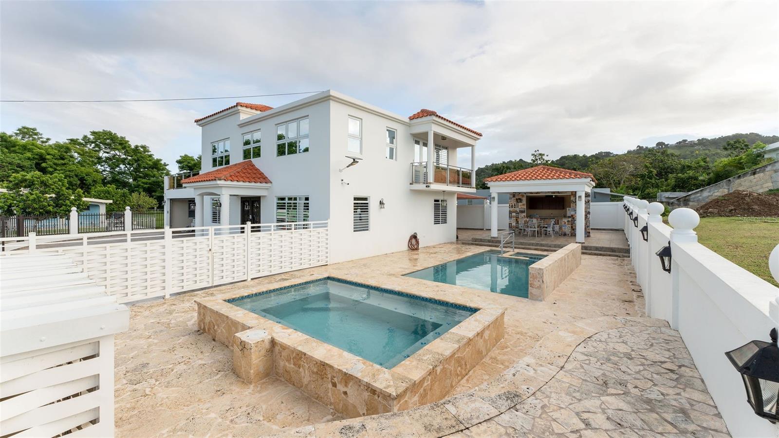 CARR 411 KM 0.3 SECTOR RUIZ BO. CALVACHE, RINCON - Residential