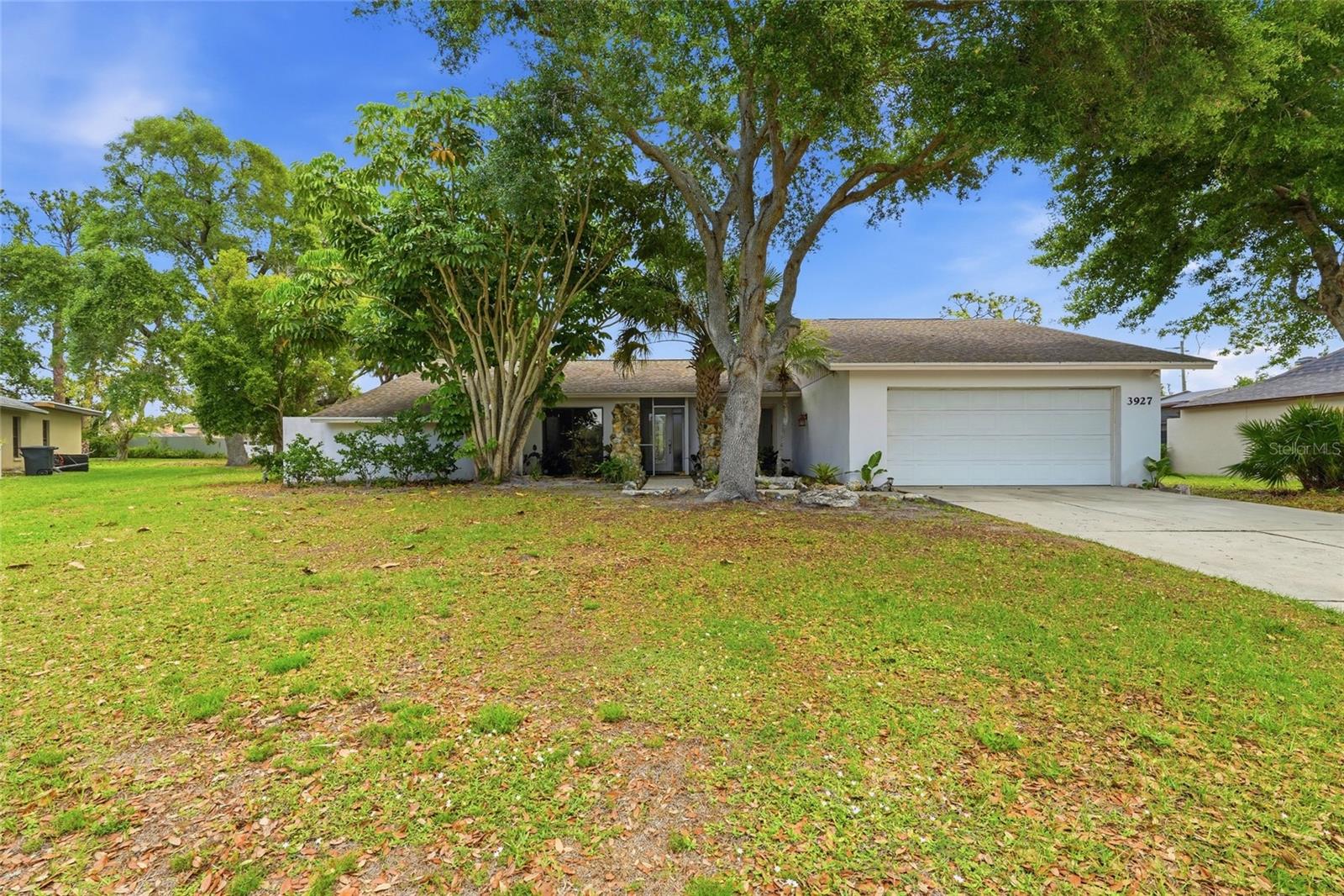 COUNTRY PLACE - Residential