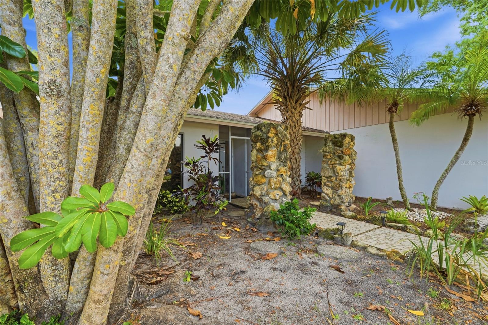 COUNTRY PLACE - Residential