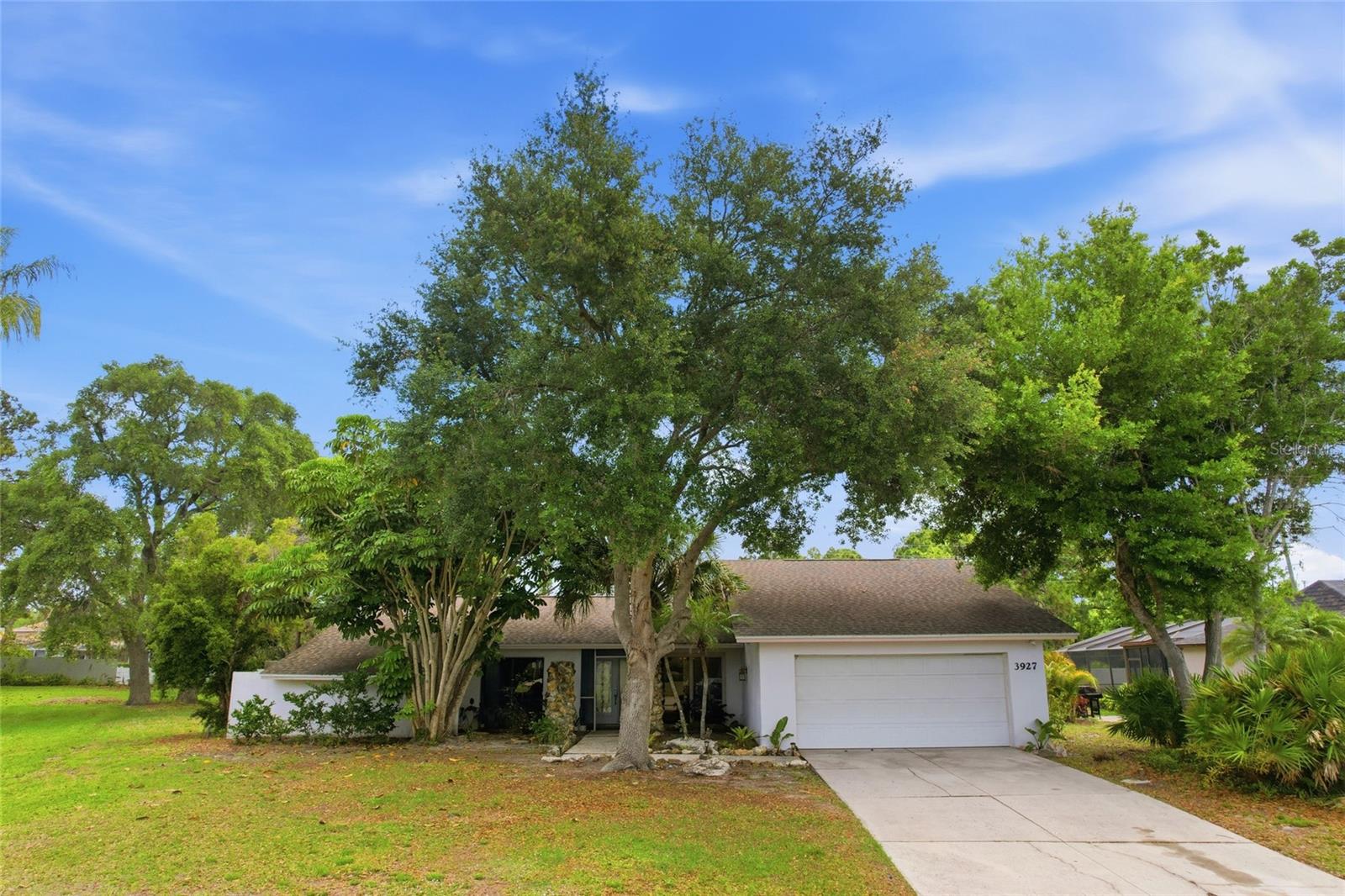 COUNTRY PLACE - Residential