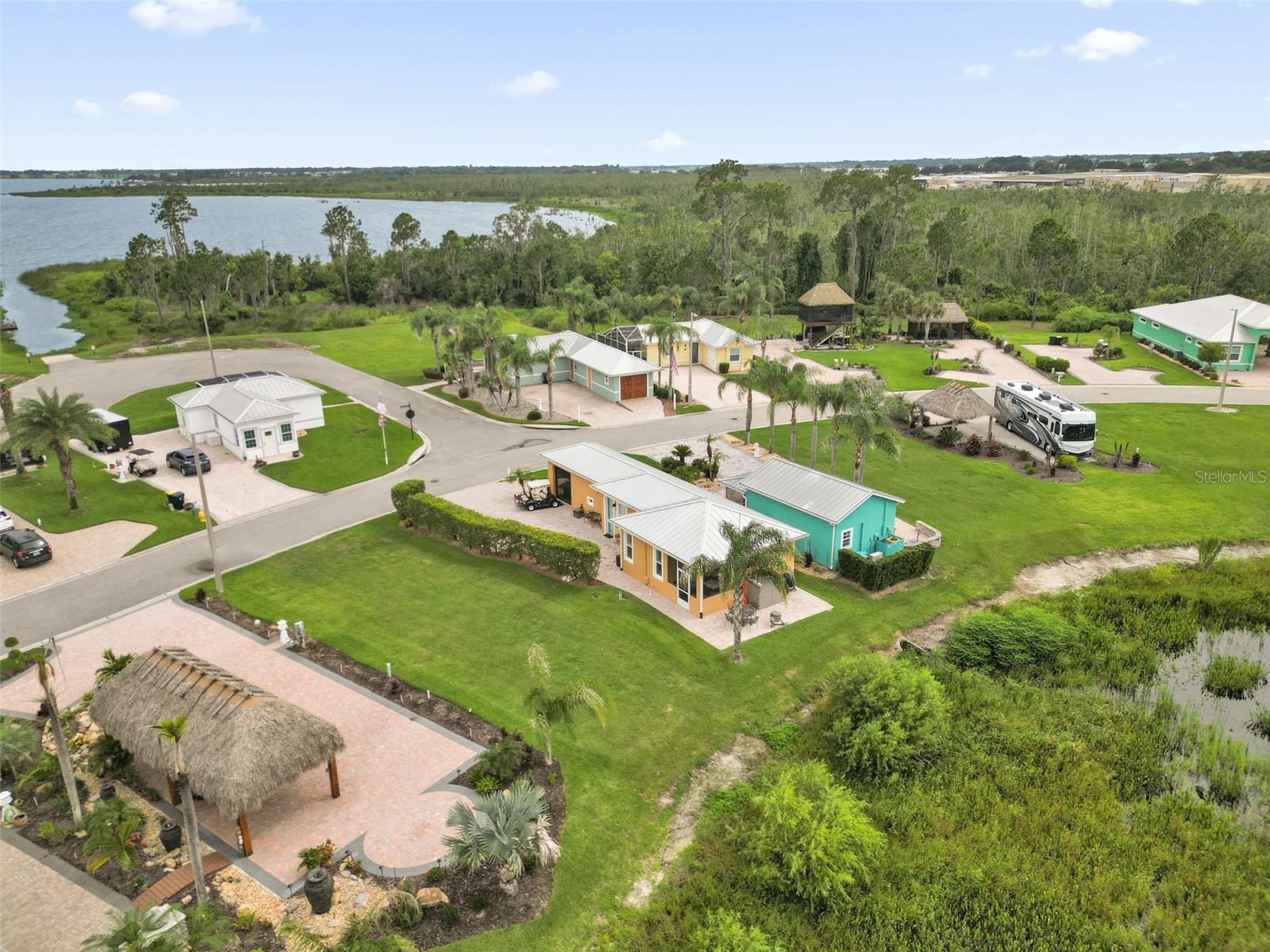 BAY LAKE RESIDENCE - Residential