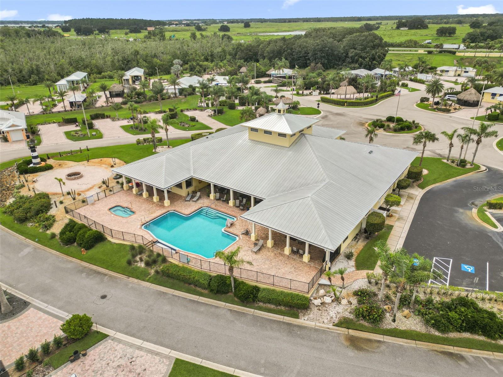 BAY LAKE RESIDENCE - Residential