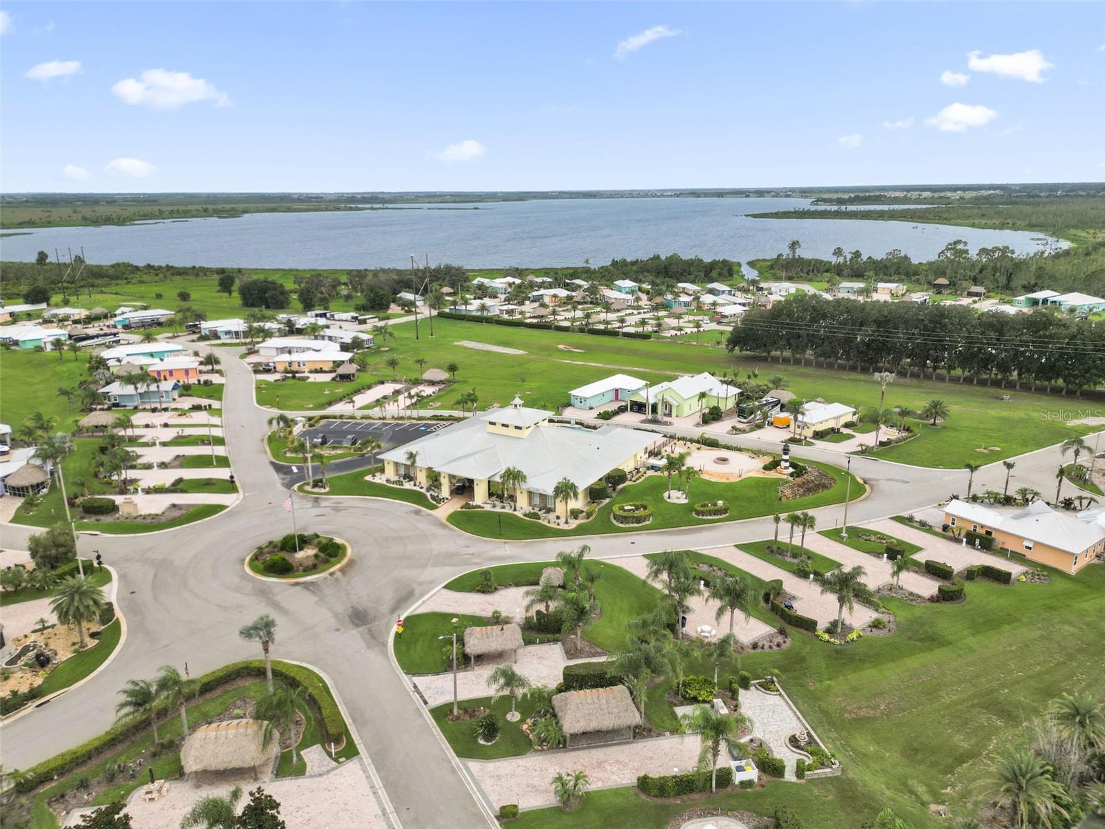 BAY LAKE RESIDENCE - Residential