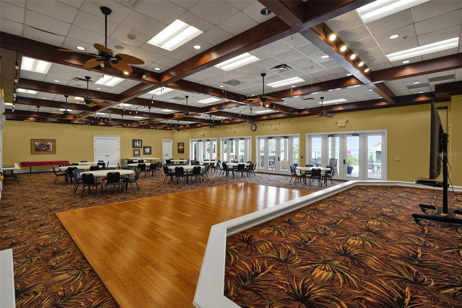 BAY LAKE RESIDENCE - Residential