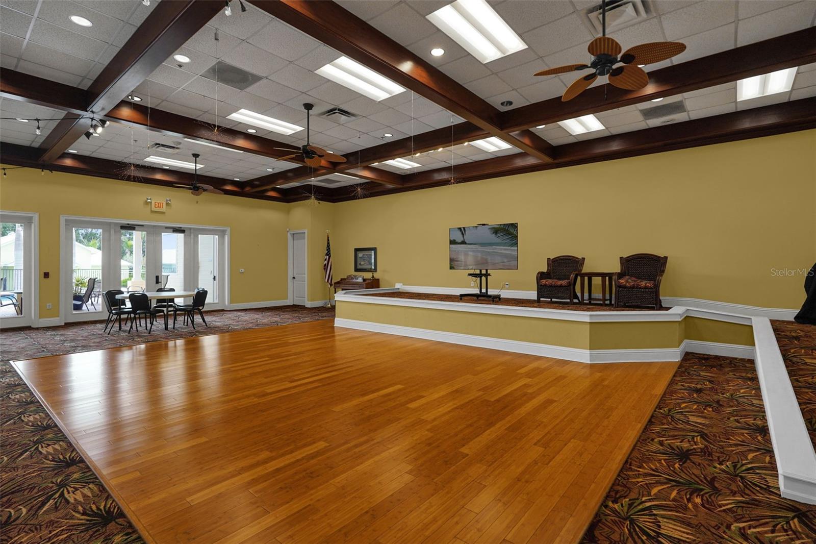 BAY LAKE RESIDENCE - Residential