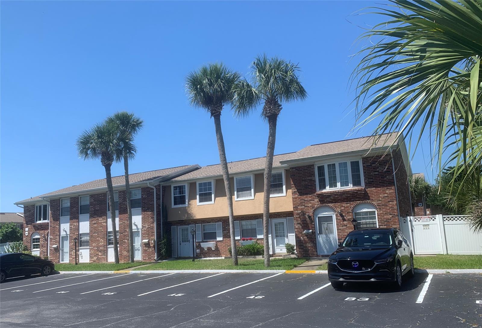 Colonial Twnhs Condo Apt Ph 01 - Residential