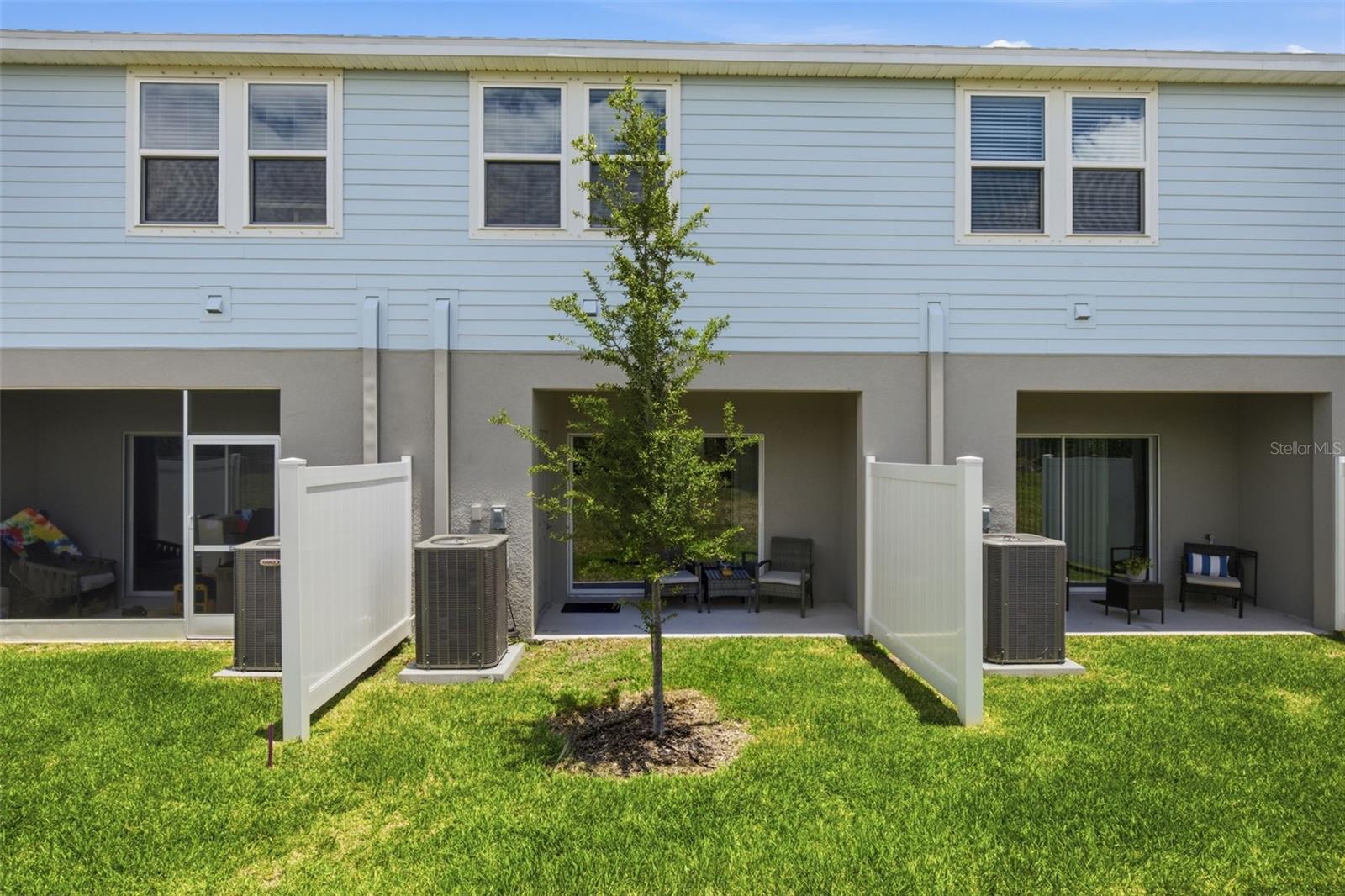 TOWNHOMES/ AZARIO - Residential